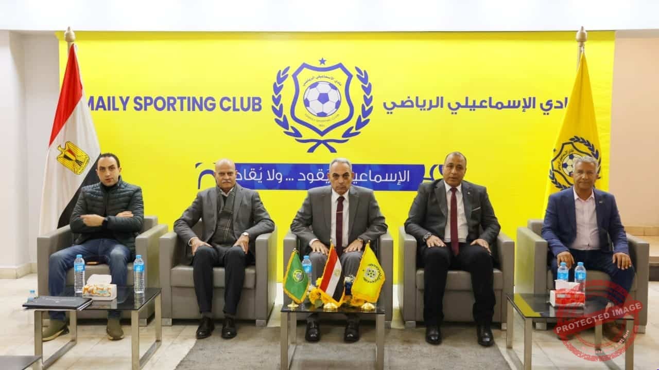 المحافظ يدعم لاعبي الإسماعيلي قبل مواجهة المصري